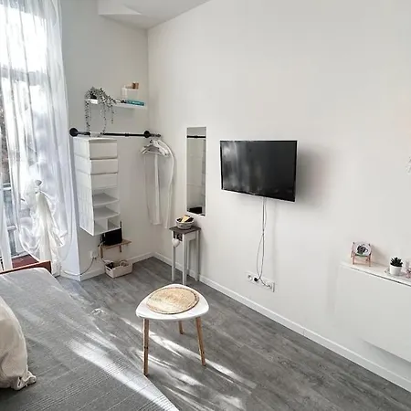 Cozy Bright Downtown With Balcony & Wi-fi Apartmán *