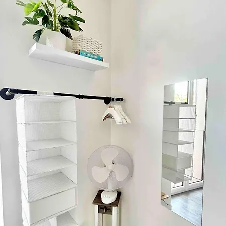 Apartmán Cozy Bright Downtown With Balcony & Wi-fi *
