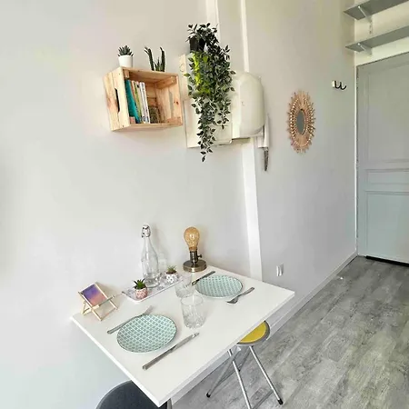 Apartmán Cozy Bright Downtown With Balcony & Wi-fi